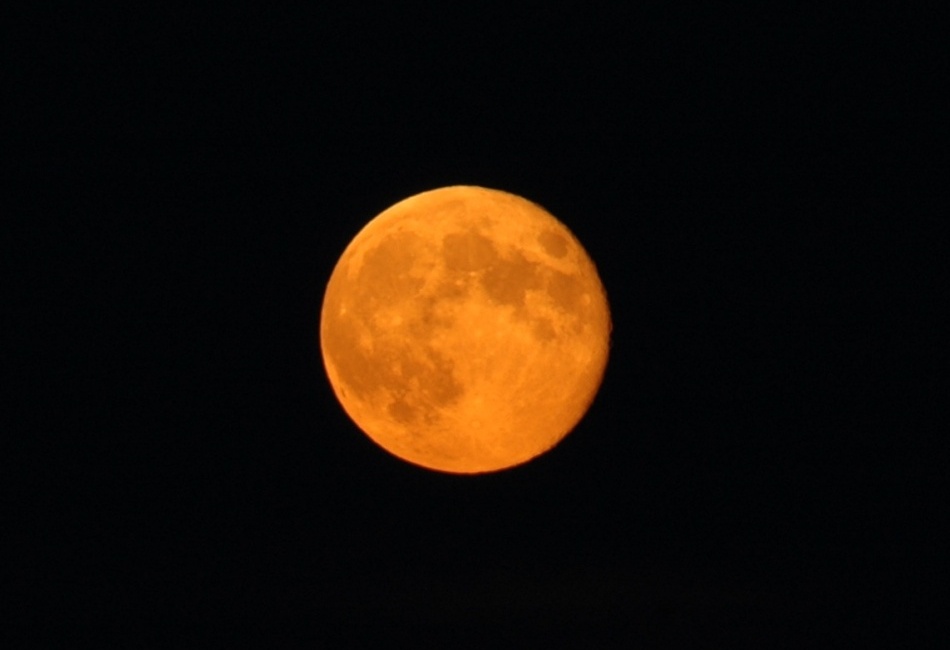měsíc 4.7.2012 21:06 měsíc 4.7.2012 21:06