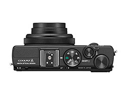 Nikon Coolpix A - horní strana z hořčíkové slitiny
